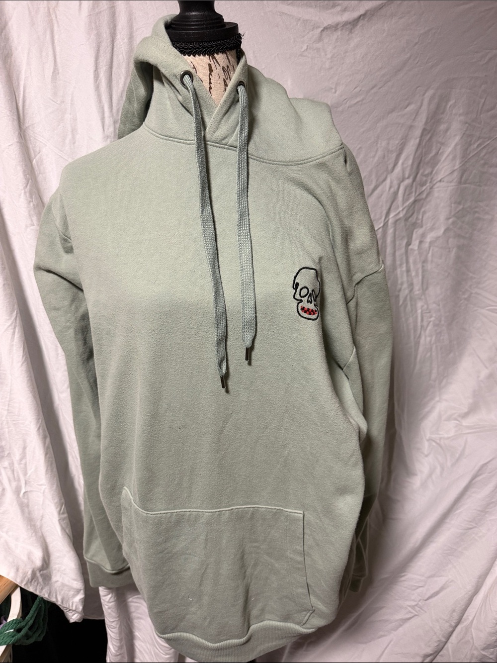 No Boundaries Light Sage Green Embroidered Skull Pullover Hoodie Size 2XL